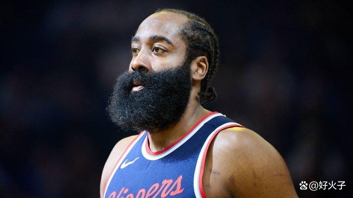 哈登在勇士比赛中比分优势明显,战术调整引发热议! 哈登在勇士比赛中比分优势明显,战术调整引发热议!