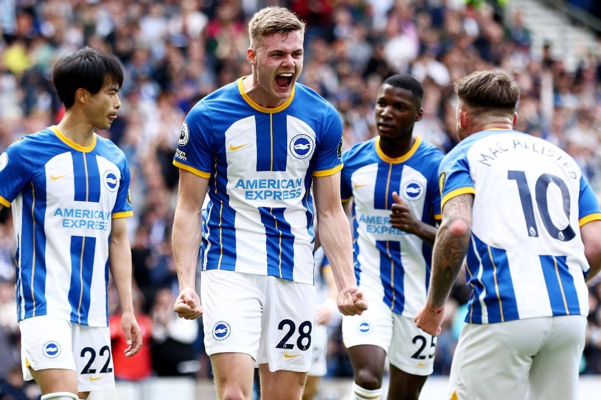 莱万多夫斯基重要时刻出色发挥，利物浦带队取胜！