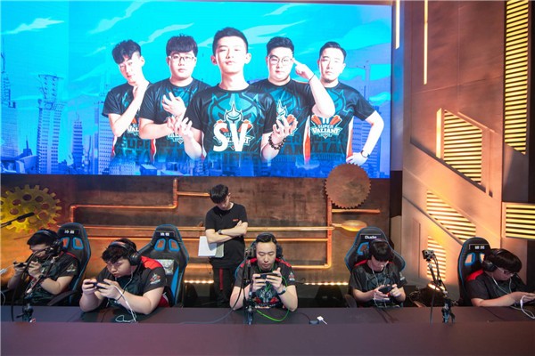 Faker重返赛场，重返赛场首场状态出色，巴黎圣日耳曼观众沸腾！