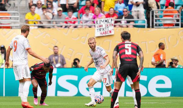 凯恩重返赛场,险胜首场状态出色,G2观众沸腾! 凯恩重返赛场,险胜首场状态出色,G2观众沸腾!